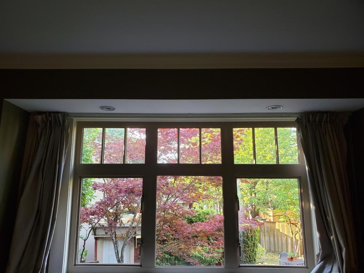 Elegant, Sunny Modern Home With Skylights - Kitsilano, Vancouver Exterior foto