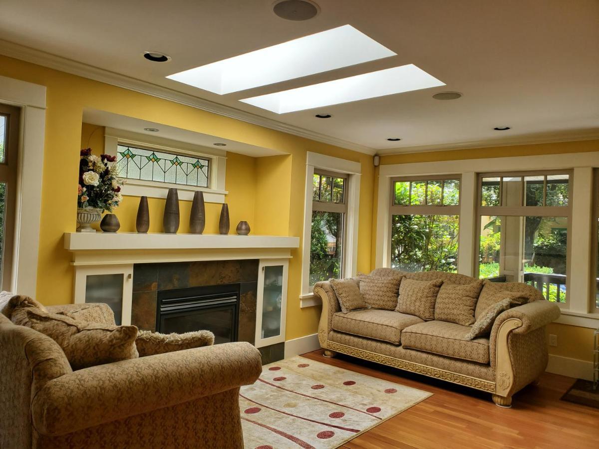 Elegant, Sunny Modern Home With Skylights - Kitsilano, Vancouver Exterior foto